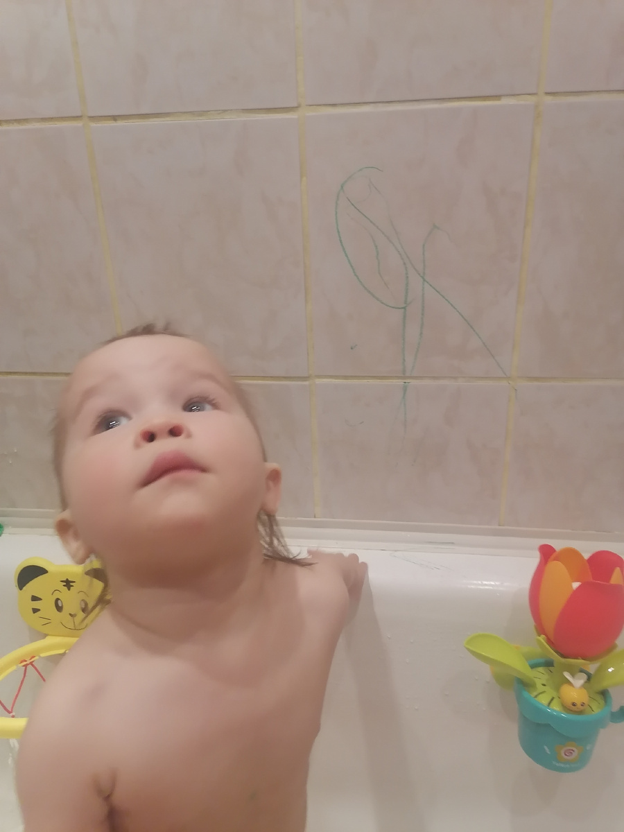 В ванной стараюсь полностью отдавать себя ребёнку, решила даже телефон больше не брать) 