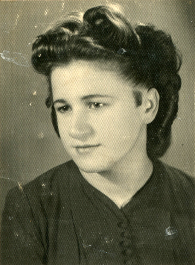   Советская работница и украинская националистка  Вера Филяк