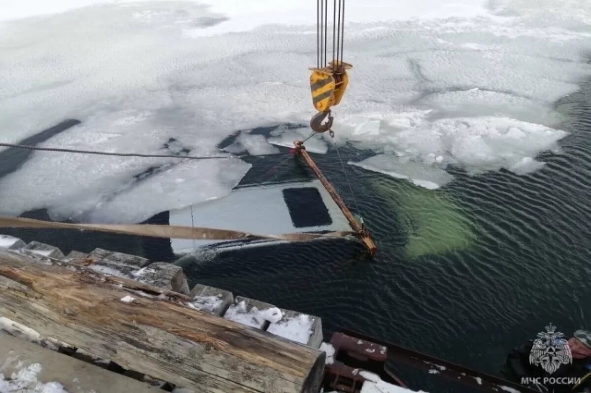    Мужчина погиб в результате падения автомобиля BMW c моста на Курилах