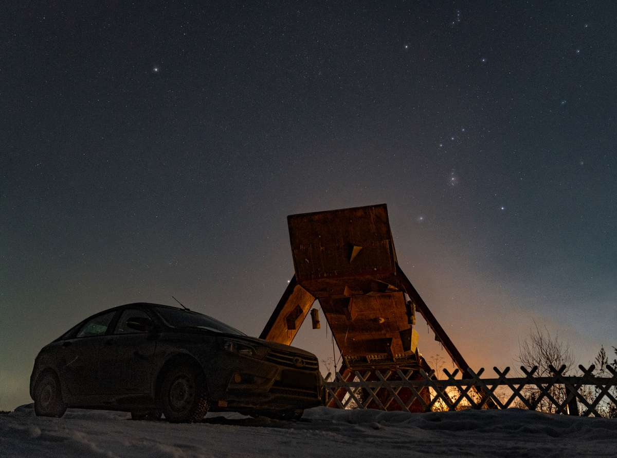 Созвездие Ориона над скалодромом (правее от скалодрома)