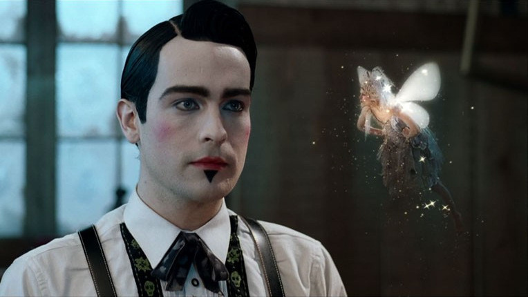 Кадр из короткометражного фильма «Долгая и грустная сага» (2009)