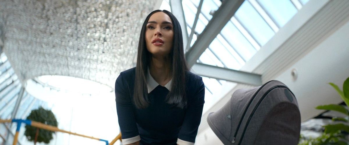 Кадр из к/ф «Меган: К вашим услугам».