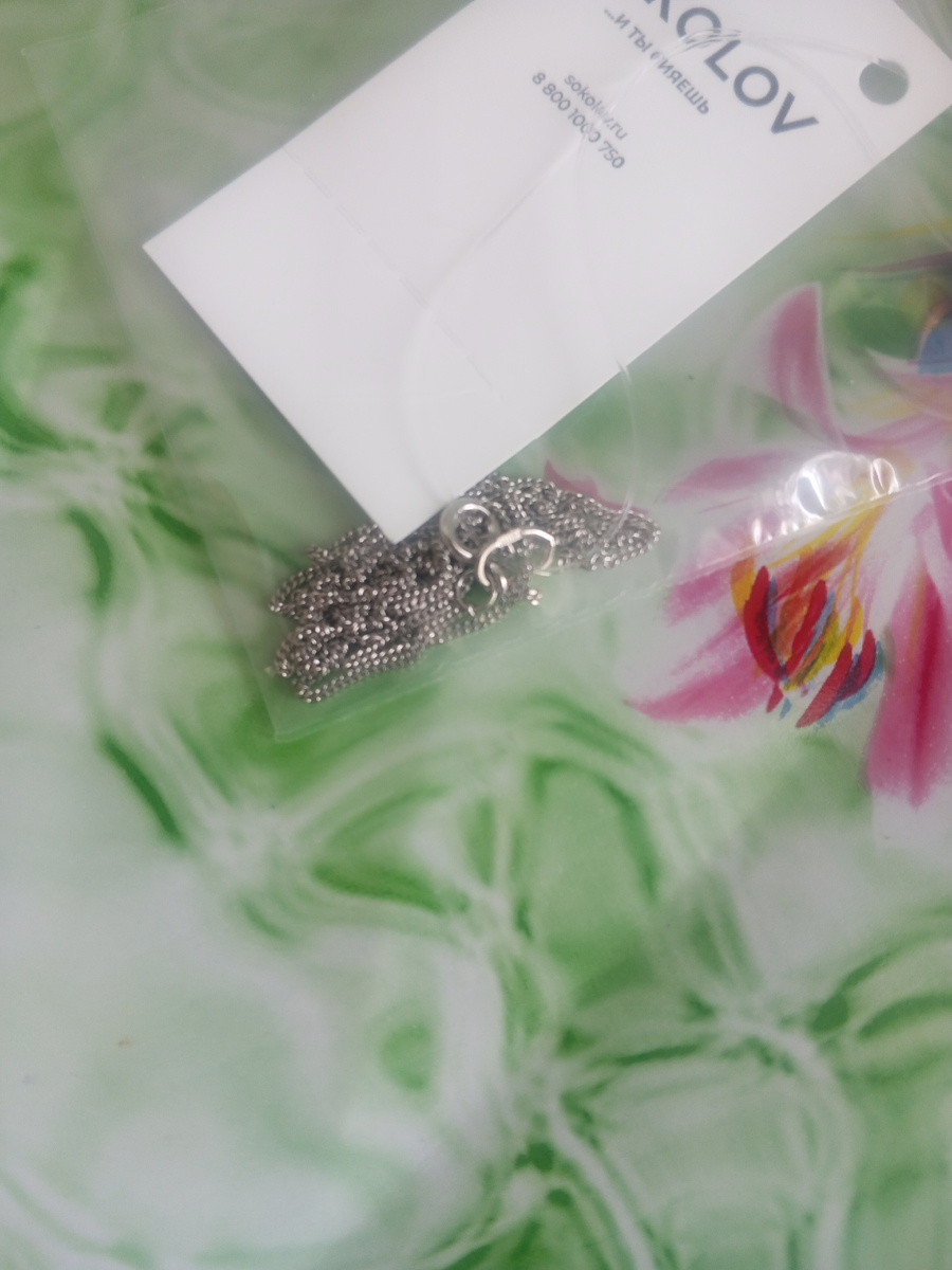 Вот сейчас думаю, толи так лучше носить 🤔 У меня подвески все тяжеленные и объемные.  А невесомые подвески я особо не понимаю.. 