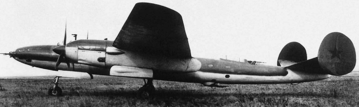 Картинки Яндекса. ДВБ-102 был первой разработкой недавно созданного ОКБ-482 Владимира Мясищева и по-настоящему передовым самолётом для своего времени, но его не удалось запустить в производство из-за отсутствия подходящих двигателей.

