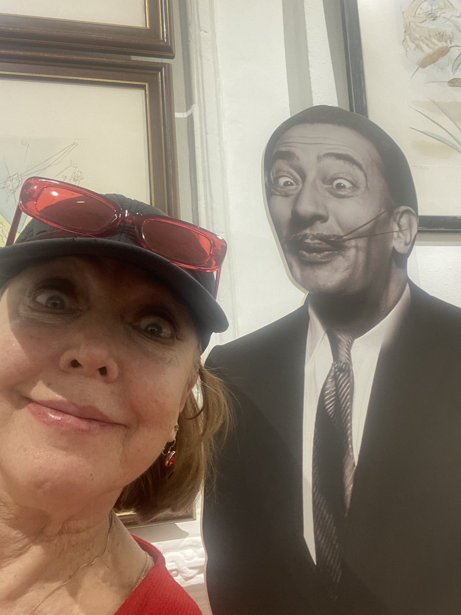 С Дали и в изумлении