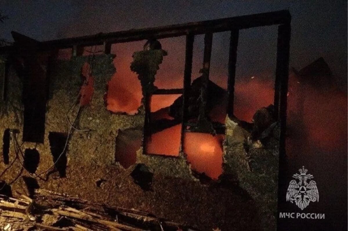    В Челябинске вечером 8 марта в СНТ «Станкостроитель-2» сгорел дом