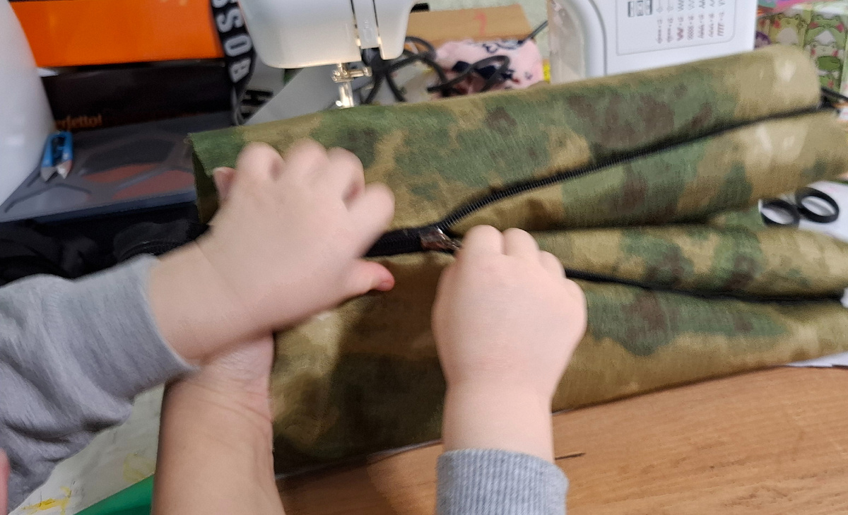 Обязательное условие пошива: шить в четыре руки (мнение дочери).