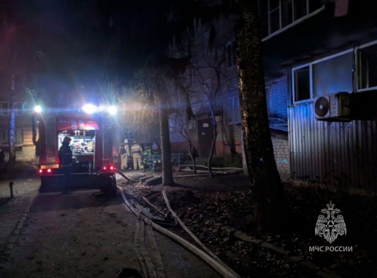    В Курске ликвидировали пожар в подвале жилого дома