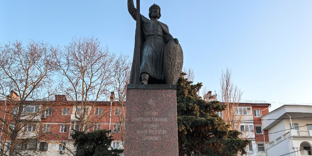 Памятник Владимиру Великому и мемориал Дружбы народов. Севастополь