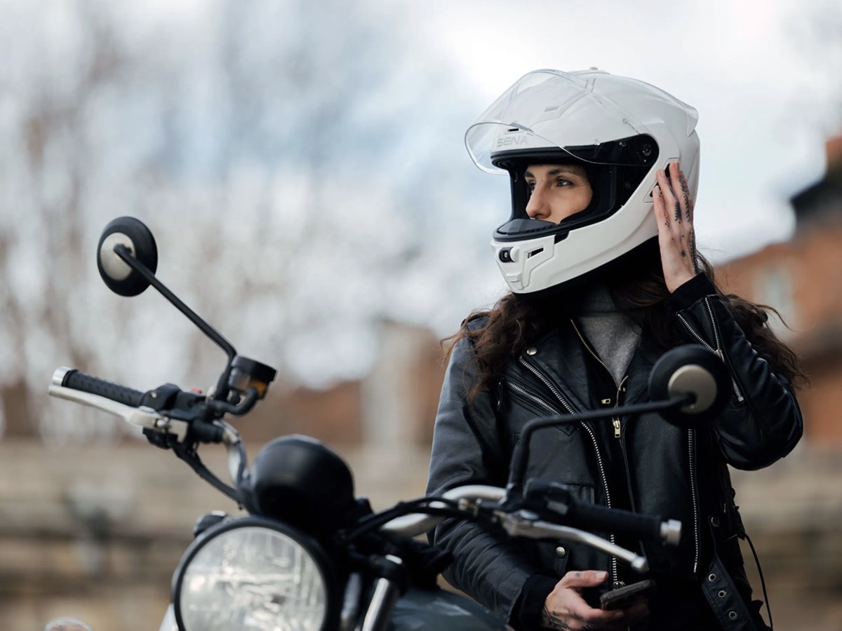    Умный шлем Sena Phantom оснастили динамиками и встроенным видеорегистратором