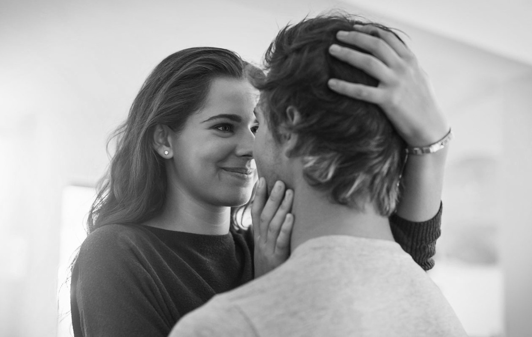 Мужчины с приятным голосом и уверенностью в речи выглядят круче