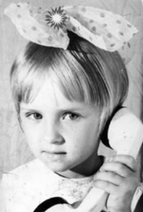 Елена Ксенофонтова в детстве. / Фото: 2aktera.ru