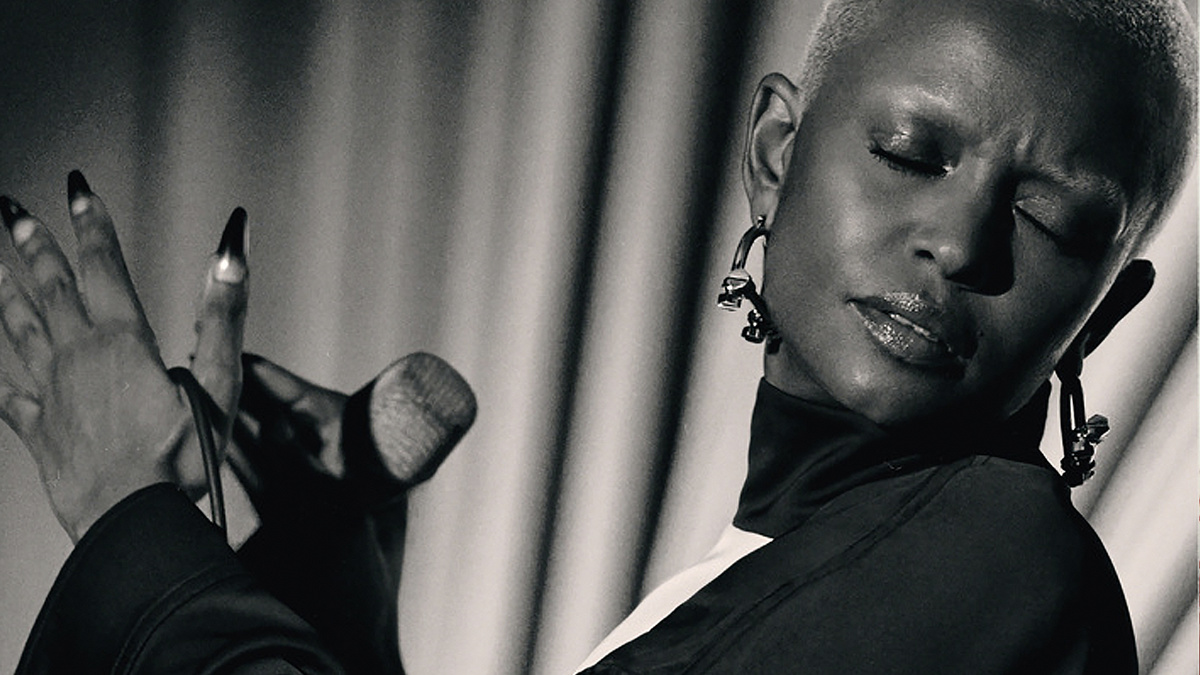 Фрагмент обложки альбома Kelela - "In the Blue Light"