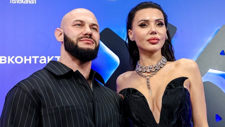    Рэпер Джиган и его супруга Оксана Самойлова на премии "Жара Media Awards 2024". Автор фото: Артём Геодакян / ТАСС
