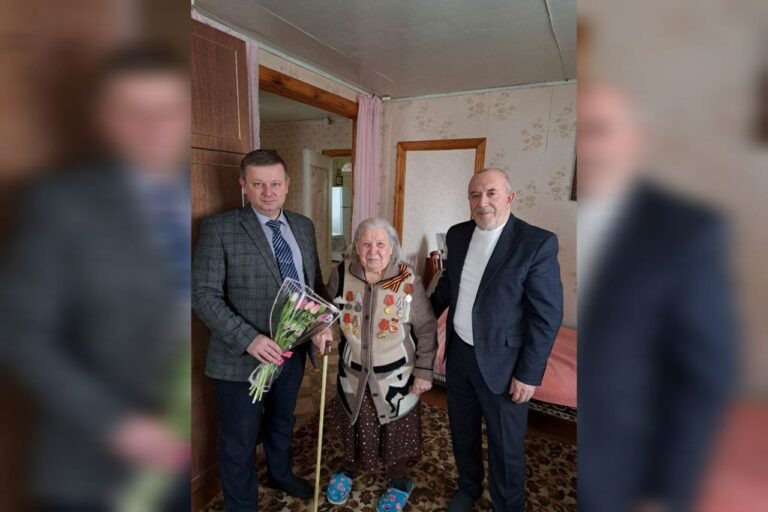    Труженице тыла Ольге Хижняк из Сорочинского округа вручили юбилейную медаль Андрей Севостьянов