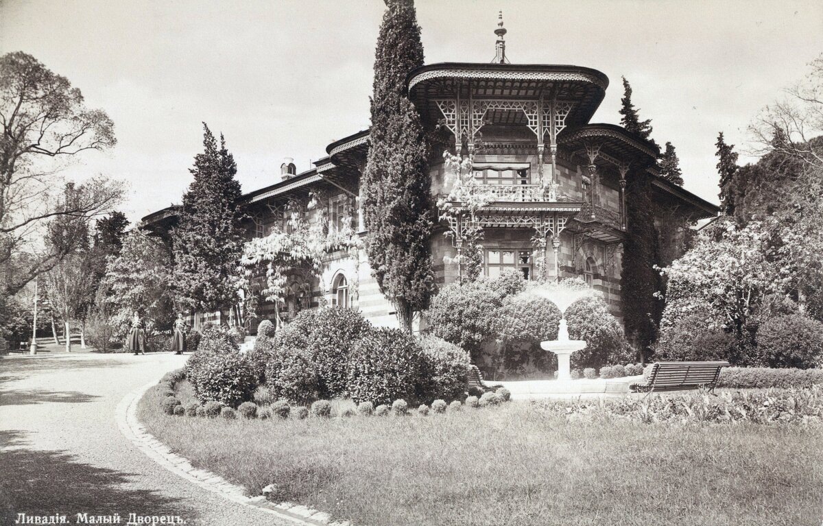 Малый дворец. Архивное фото.