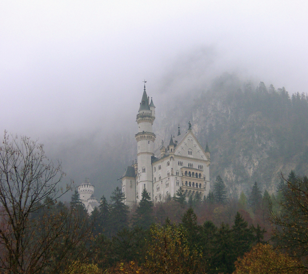 Замок Нойшванштайн в 2004 году