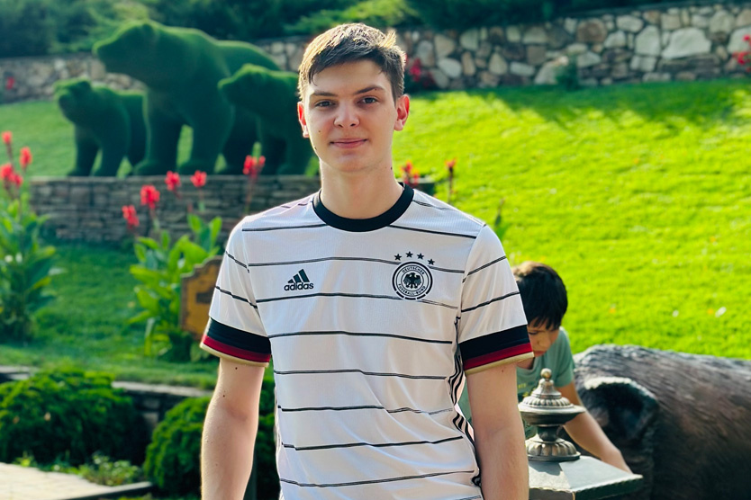    Дмитрий Попов