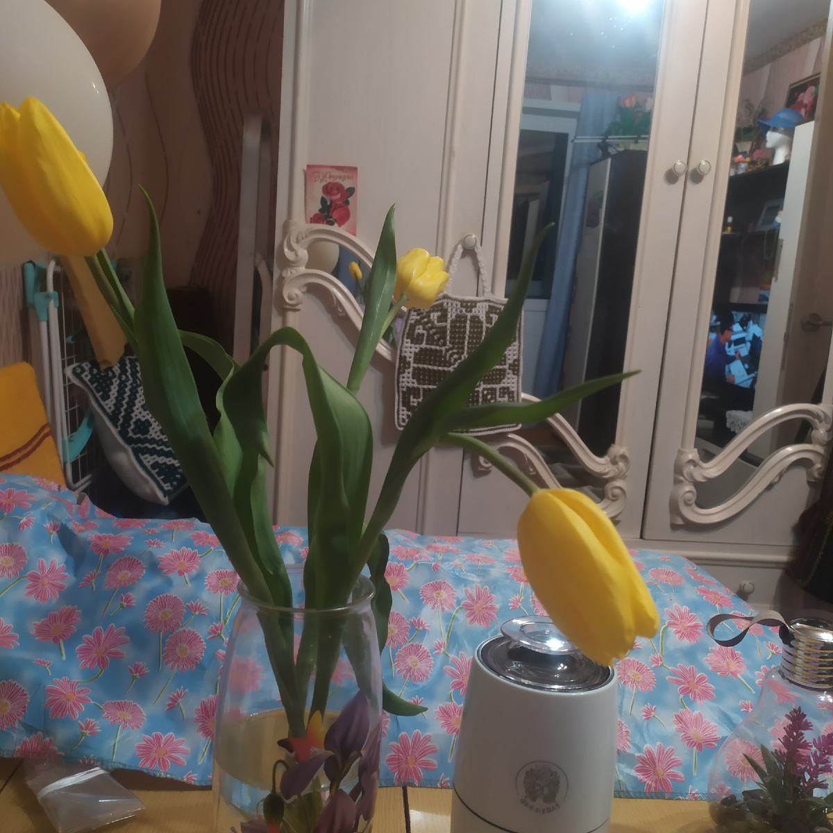 Букет жёлтых тюльпанов.