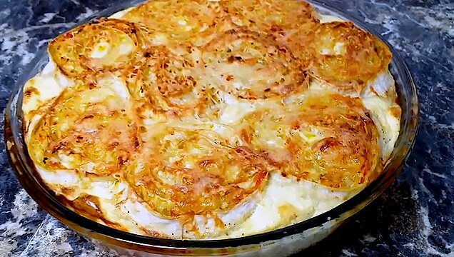 нам понадобится:
лаваш 2шт
 белокочанная капуста 500 г
лук репчатый 1шт
морковь 1шт
помидор 1шт
соль по вкусу
черный перец по вкусу
растительное масло 30 мл
сыр тертый 70-80 г
 заливка:
яйца 3шт
молоко 250 мл
сметана 150 г
соль по вкусу
черный перец по вкусу