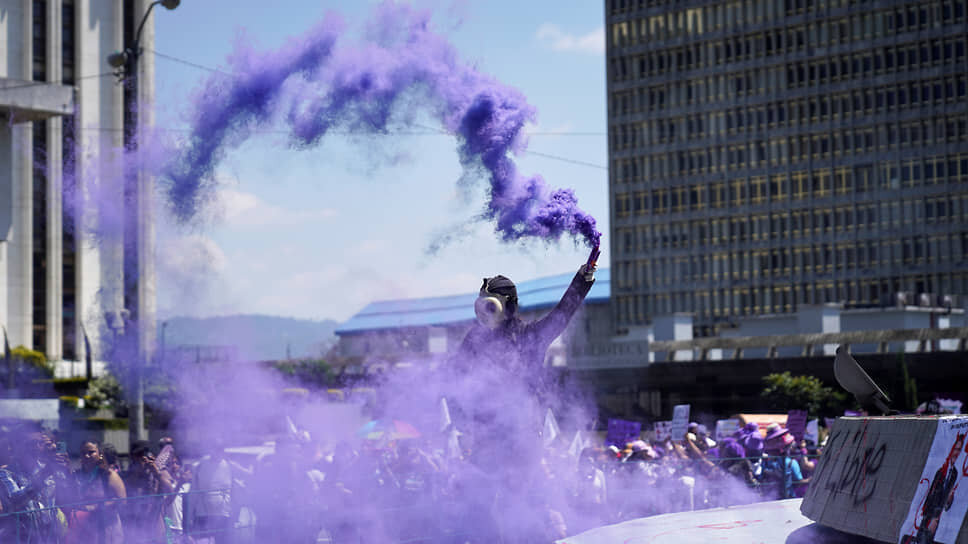 Марш в Гватемале, посвященный Международному женскому дню.📷Фото: Moises Castillo / AP