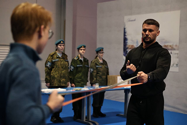 Красота в мягкости: в Твери сильные мужчины провели праздник для женщин