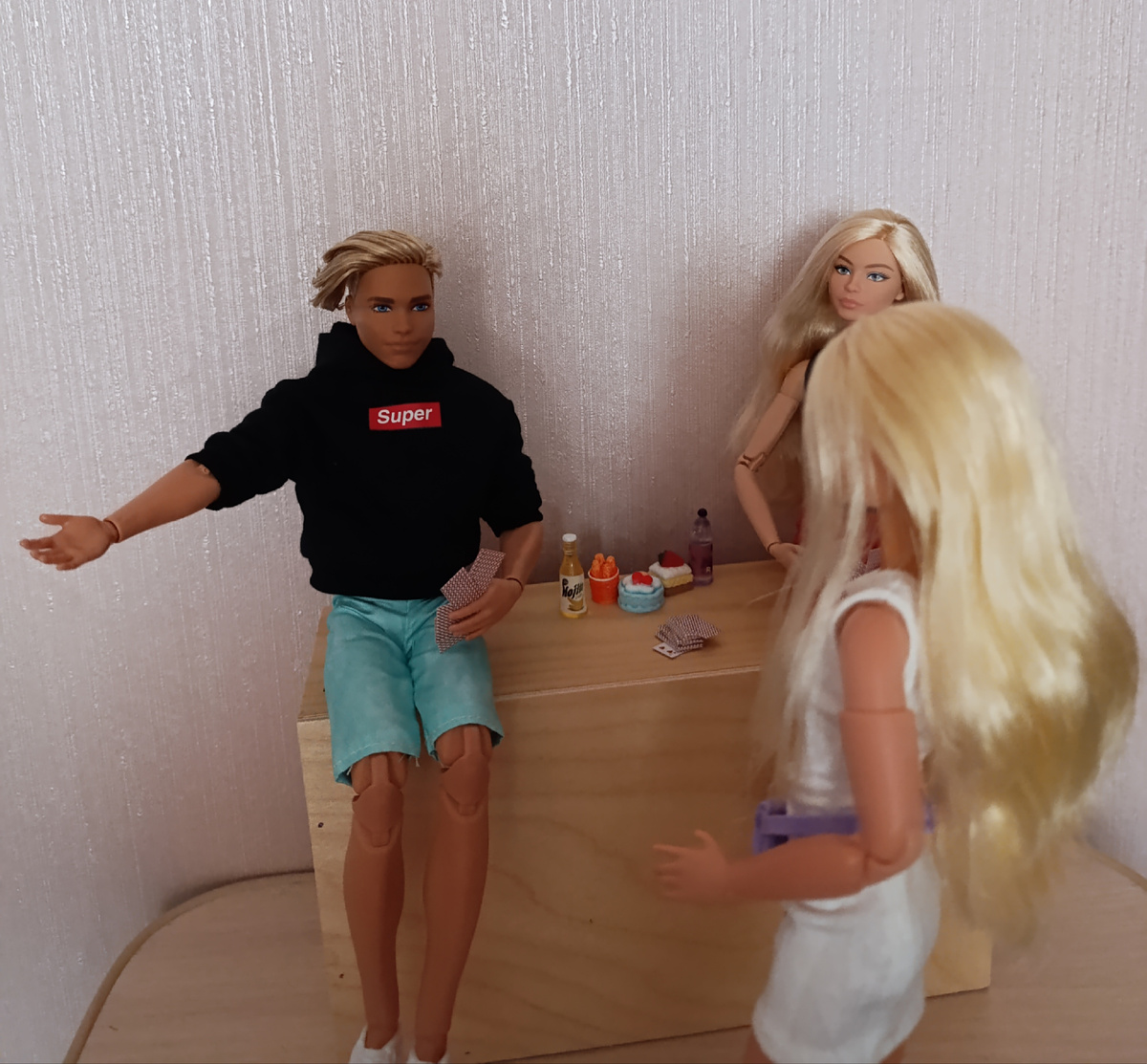 Коул , Делина и Изабелла 