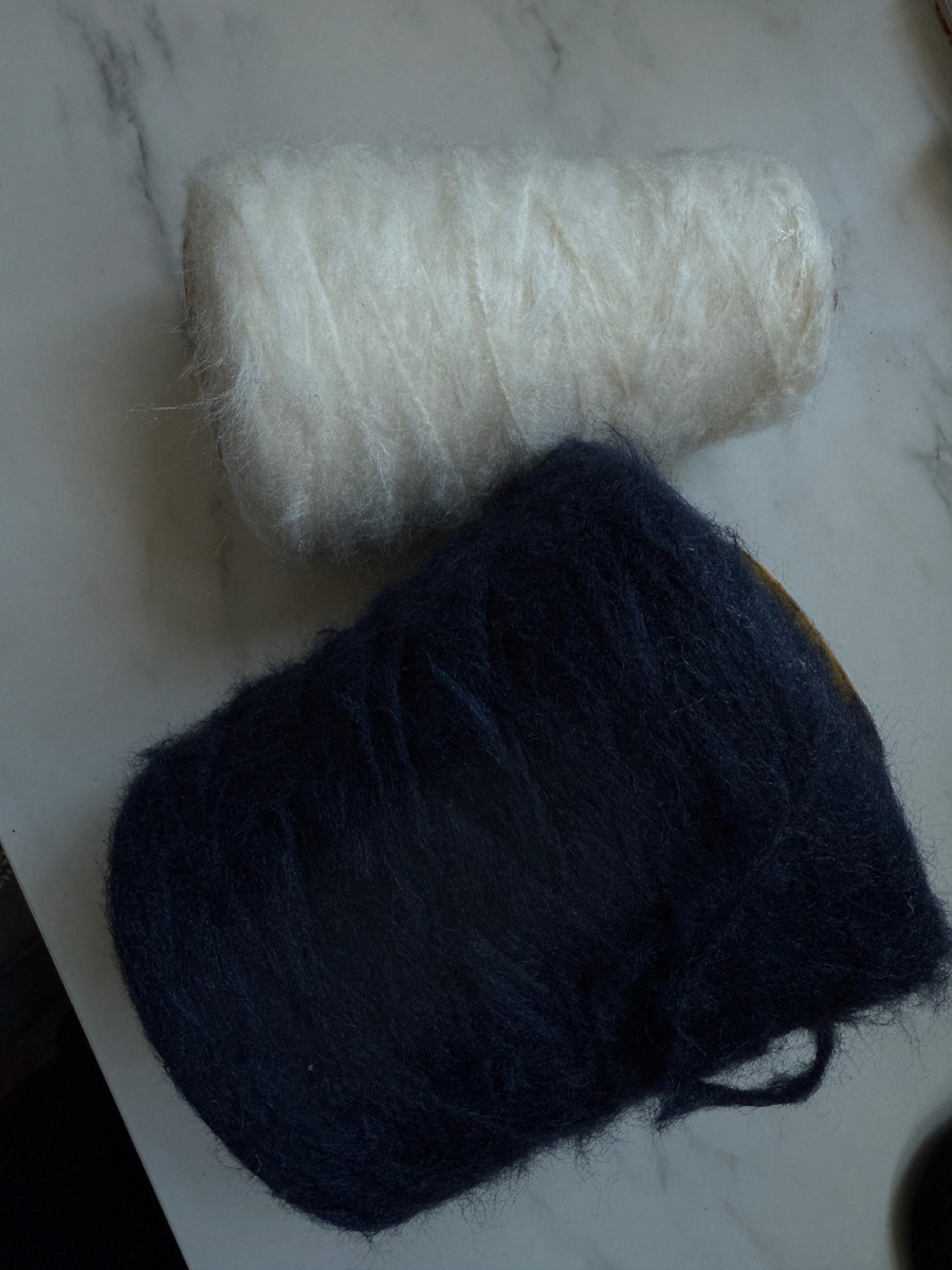 Синий и молочный цвет 