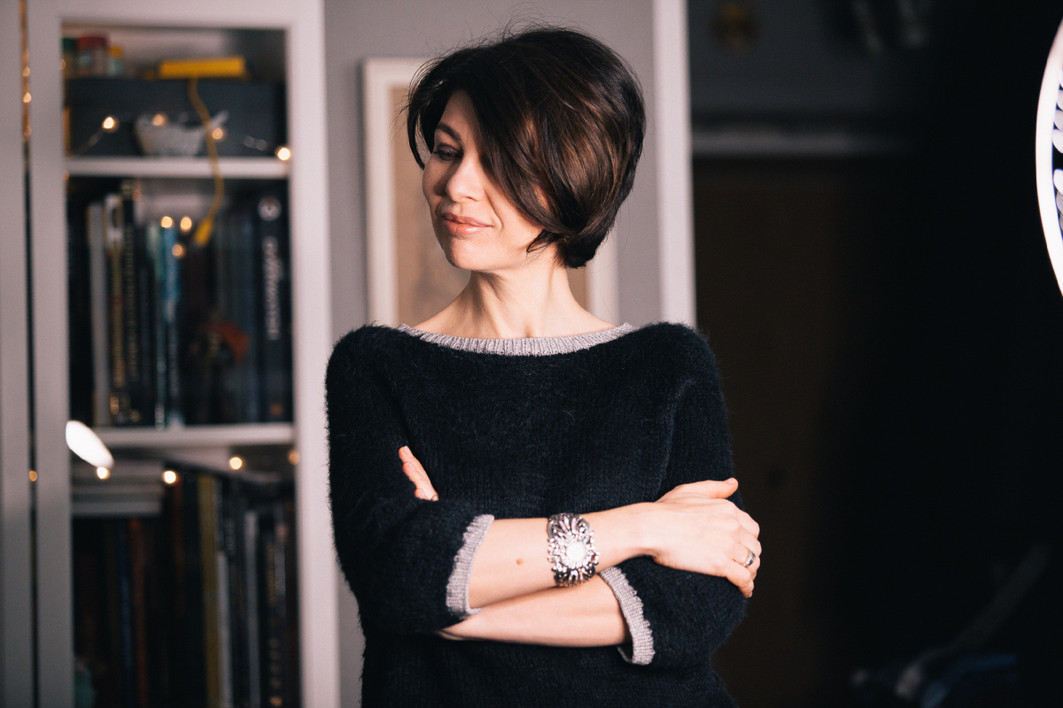 Джемпер с удлиненной линией реглана 