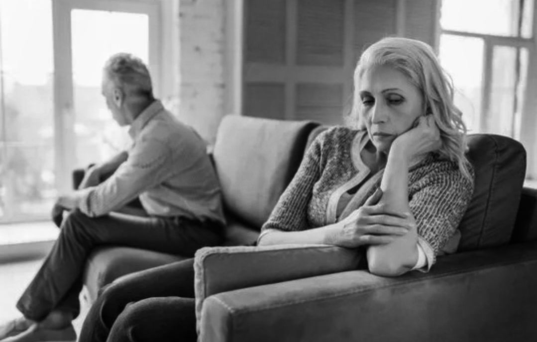 Изображение со страницы https://stock.adobe.com/ua/search?k=divorce+old+couple