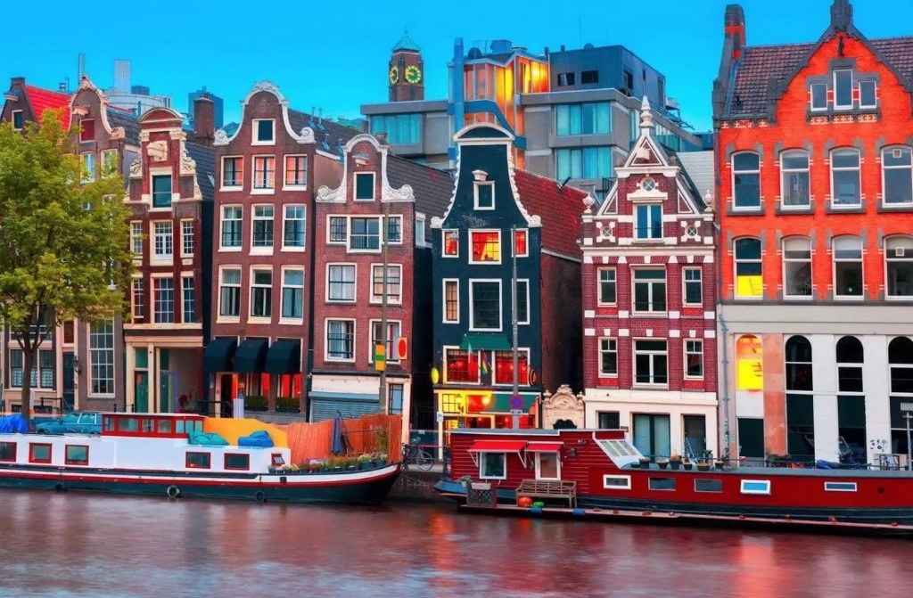 Столица: Амстердам