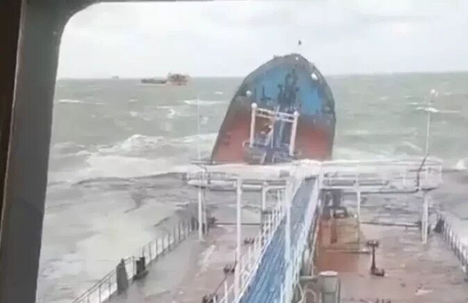    Танкер "Волгонефть-212" / t.me/prokutp