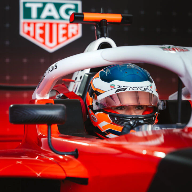 В рамках партнерства TAG Heuer внесет вклад в дизайн болидов, используя фирменные красные, белые и черные цвета, а также поддержит 17-летнюю гонщицу Айву Анагностиадис, которая будет пилотировать автомобиль TAG Heuer под управлением Hitech GP