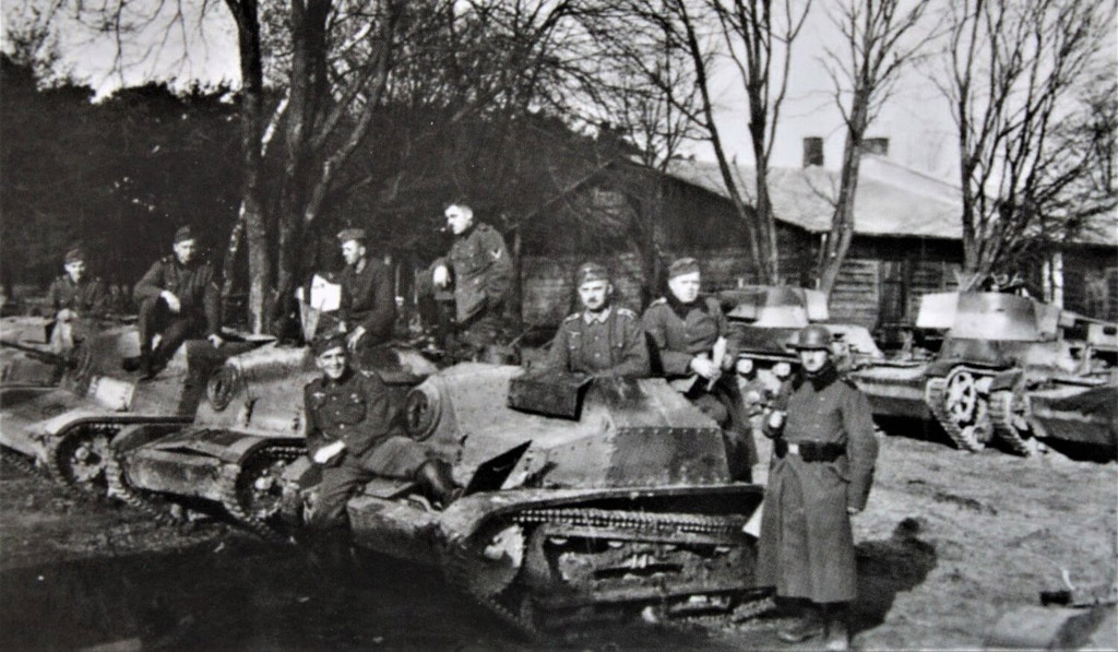 Трофеи на сборном пункте аварийных машин (СПАМ).
