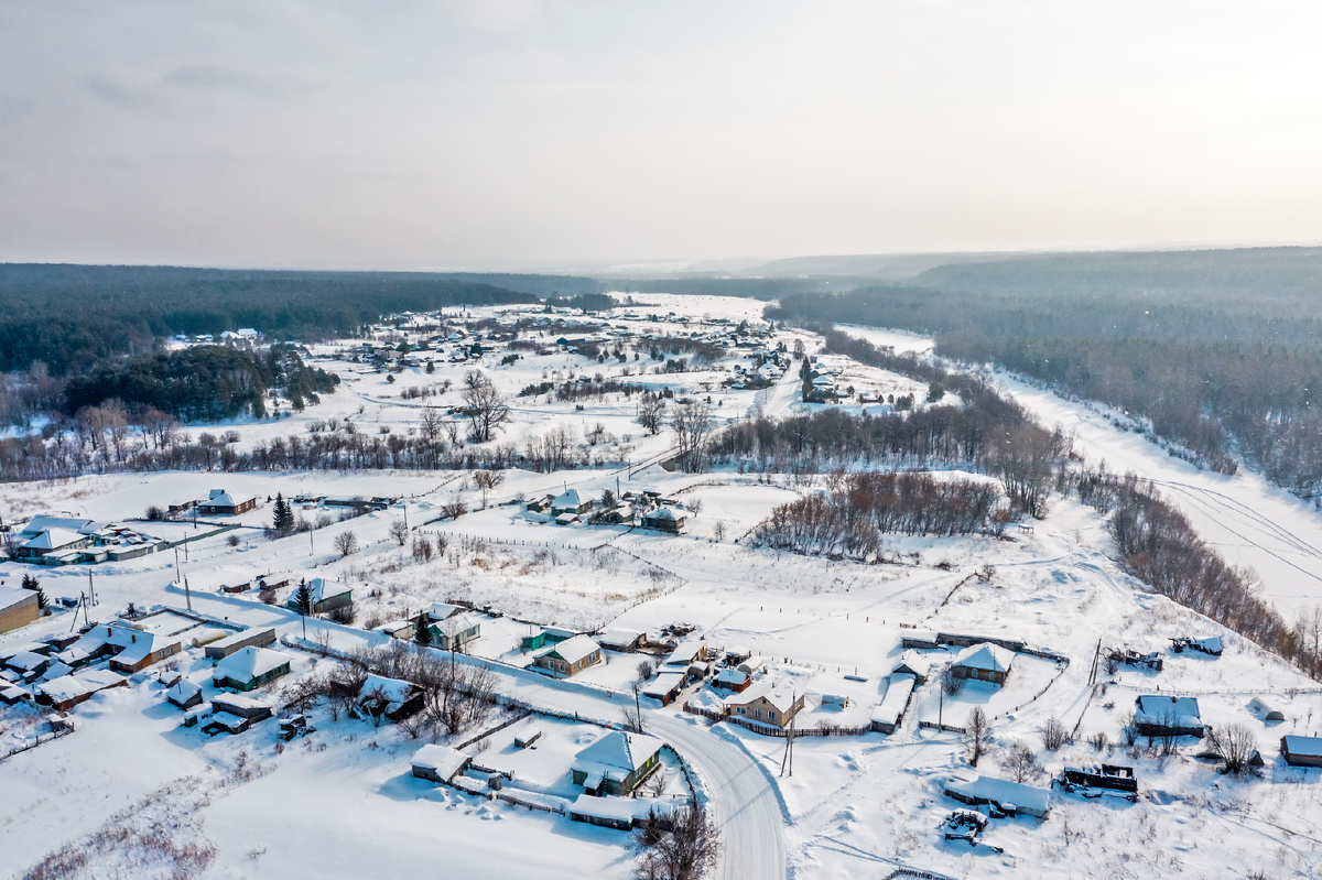 Вмд на село Усть-Чём у места слияния рек Чём и Бердь.