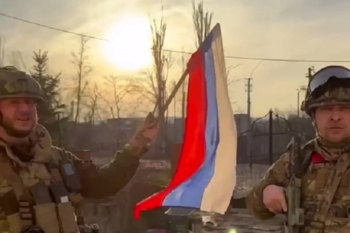    Бойцы спецназа «Ахмат» подняли триколор в Черкасском Поречном