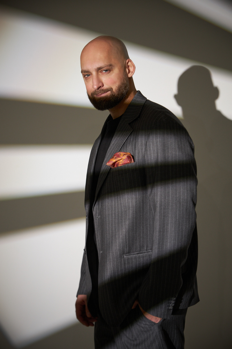 Привет! Это я - ведущий Борис Лисов. 