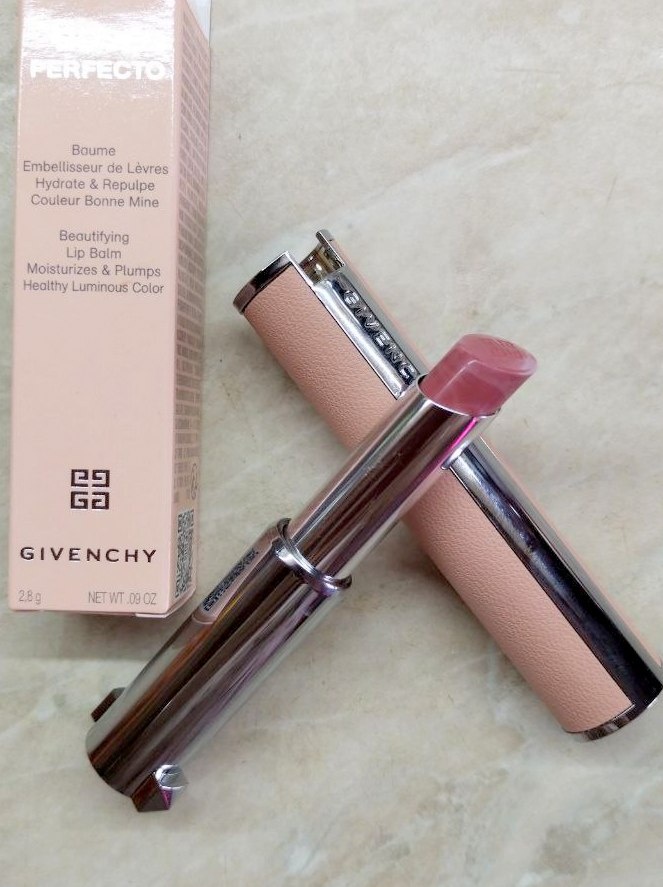 Это я ещё не стала шутить по поводу того, что массу плохо перемешали - разводы видны в ихом розовом совершенстве! 🤣