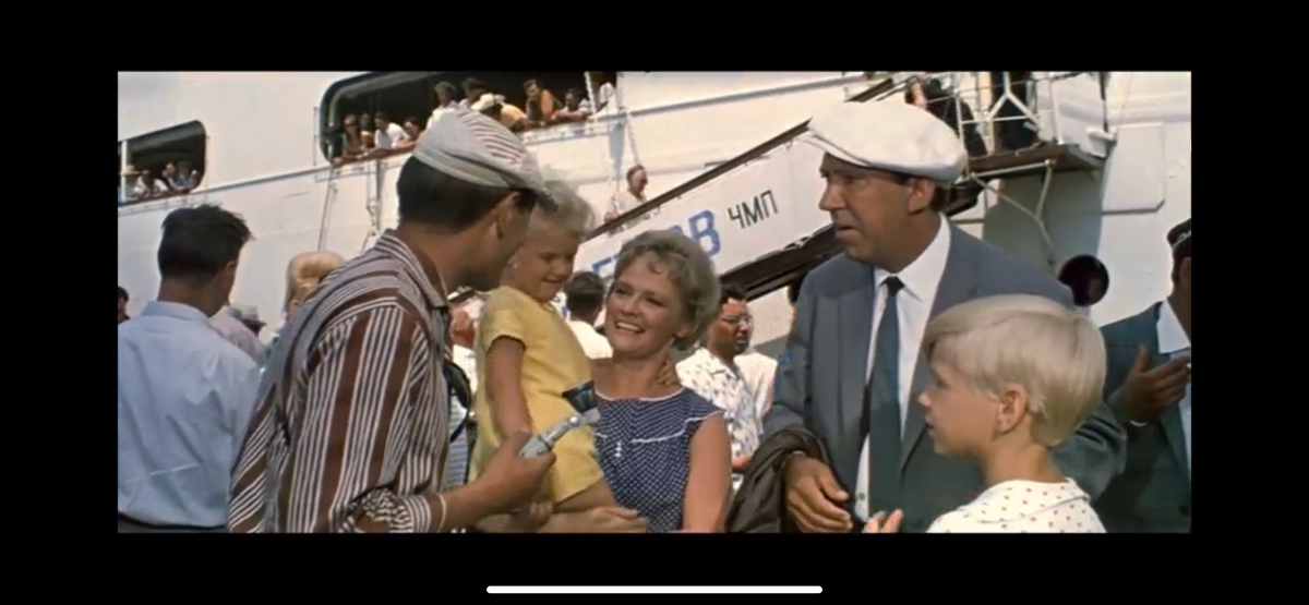 Кадр из фильма «Бриллиантовая рука»…