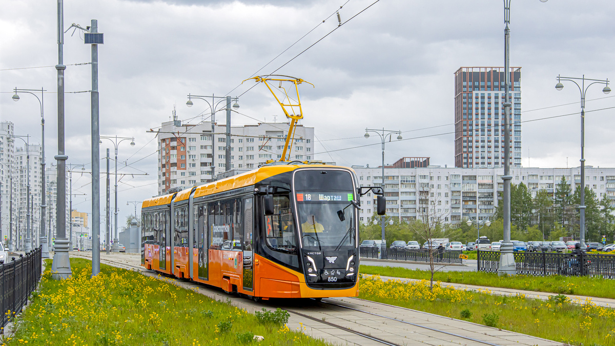 Трамвай 71-639 «Кастор» в Екатеринбурге. Источник: Иван Ревенков/transphoto