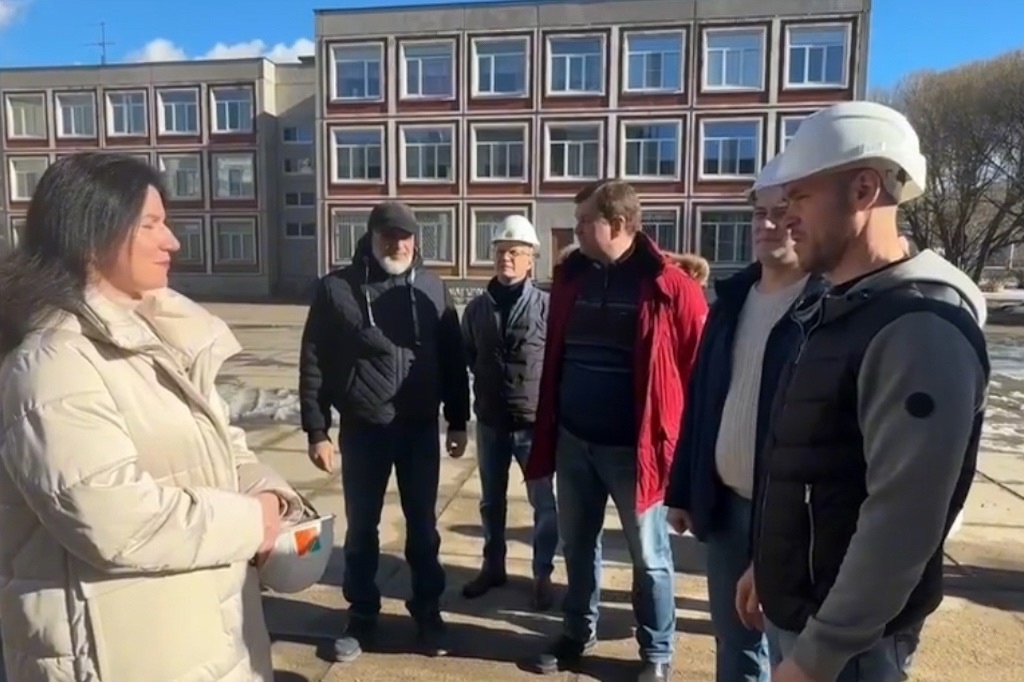    Об этом сегодня сообщил председатель Заксобрания Сергей Жестянников по итогам контроля ремонтных работ в школе № 40 с замгубернатора Евгением Тютюковым.