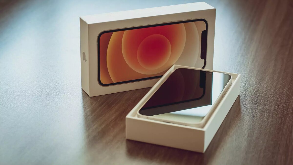 iPhone упал в цене. Источник: 1MI