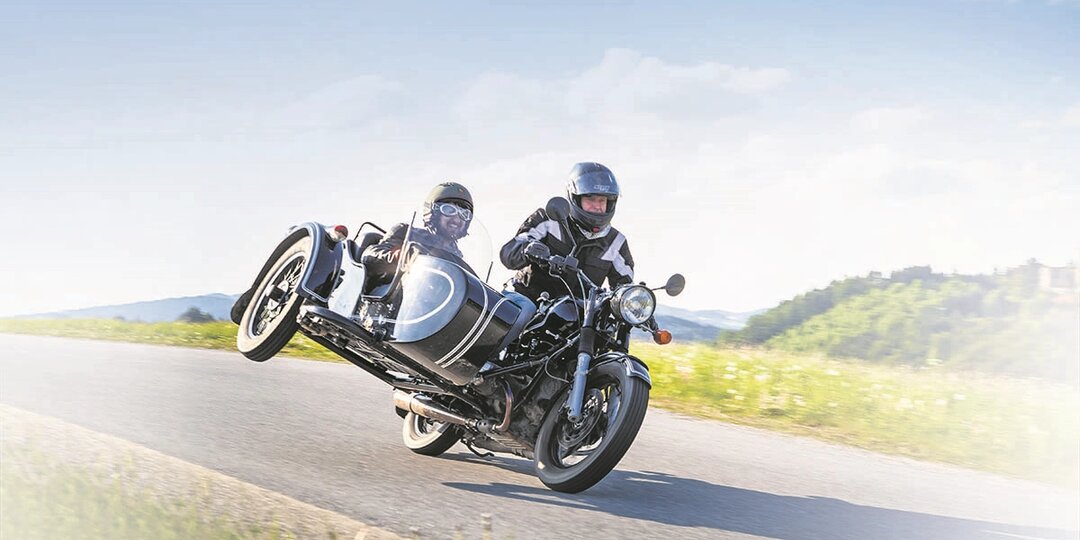 Почему поворачивает мотоцикл?