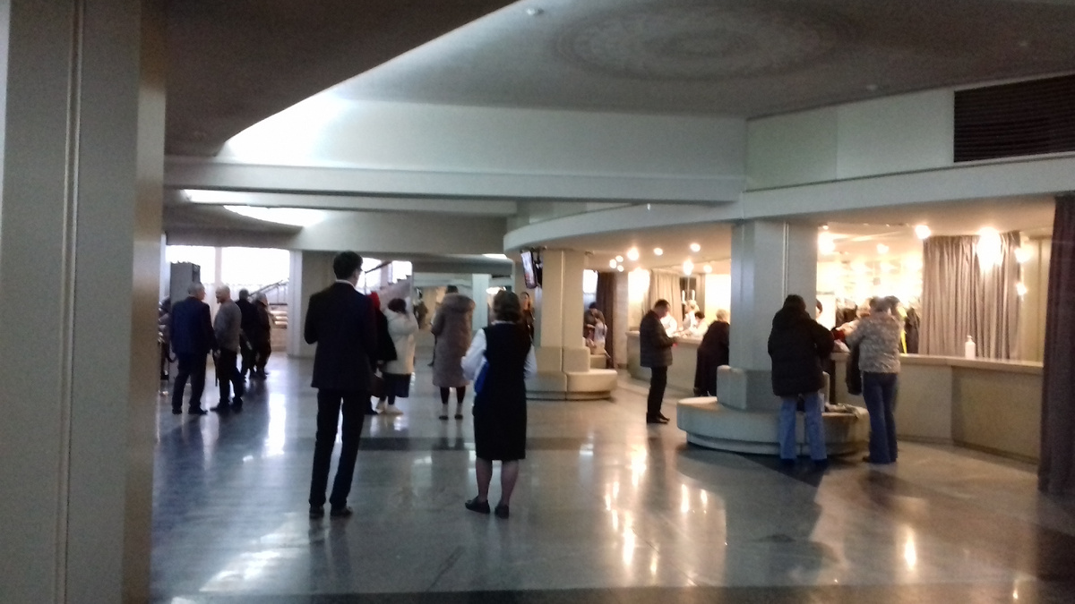 холл театра оперы и балета.