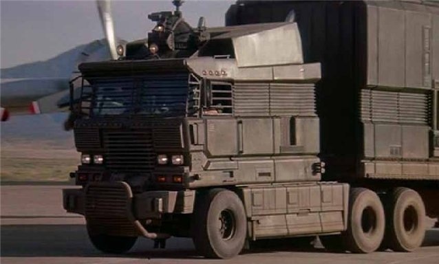 Тягач «Kenworth K100» из фильма «Универсальный солдат».