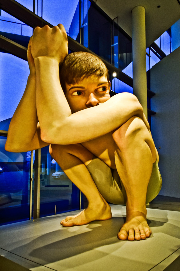 СКУЛЬПТУРА РОНА МЬЮЕКА / RON MUECK / *1958 /  Австралия-Англия /  " МАЛЬЧИК "