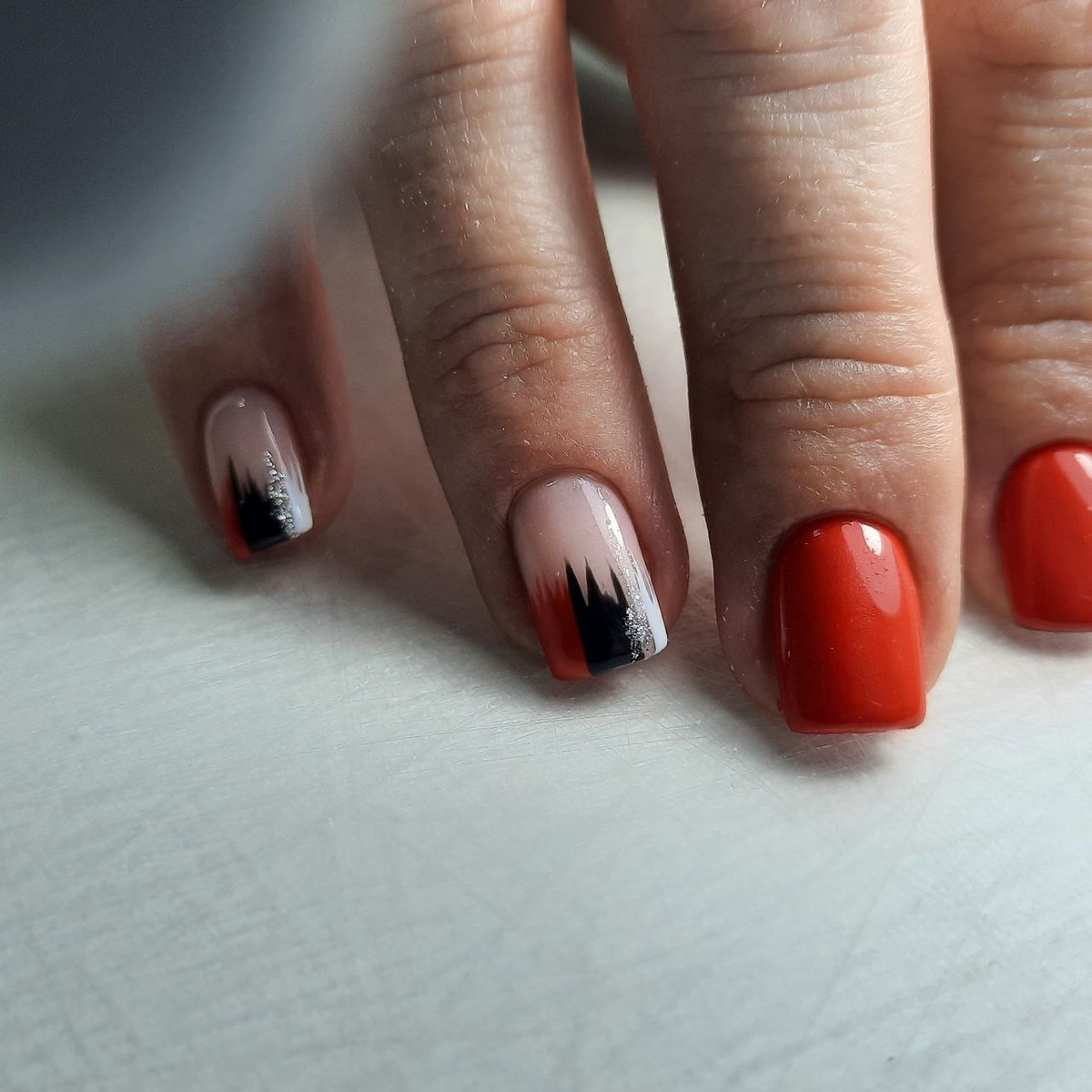 В 2025 году мир маникюра продолжает удивлять своими креативными решениями и новыми направлениями! Если вы хотите быть в курсе актуальных трендов, вот что вас ждет в этом сезоне: