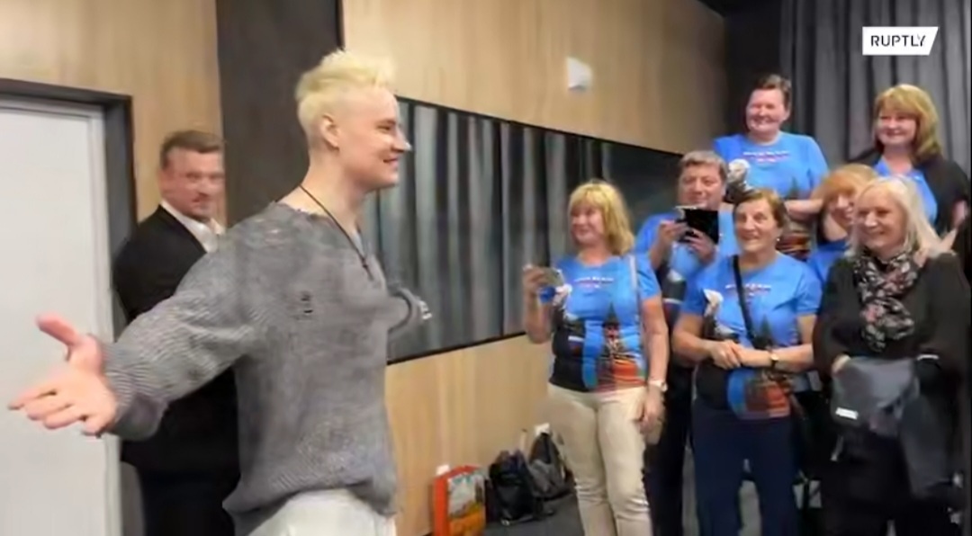 Ярослав готов обнять всех! Из интернета