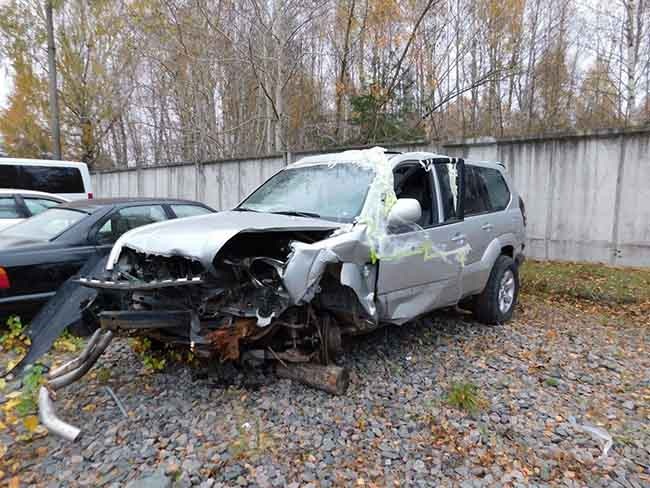 В таком виде обнаружил свой джип ничего не подозревающий брестчанин после передачи Toyota Land Cruiser сотруднику СТО на ремонт