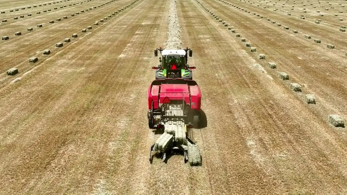 Фото: Скриншот с видео, опубликованного на YouTube-канале Massey Ferguson
Massey Ferguson SB 1436DB: внешний вид нового пресс-подборщика
